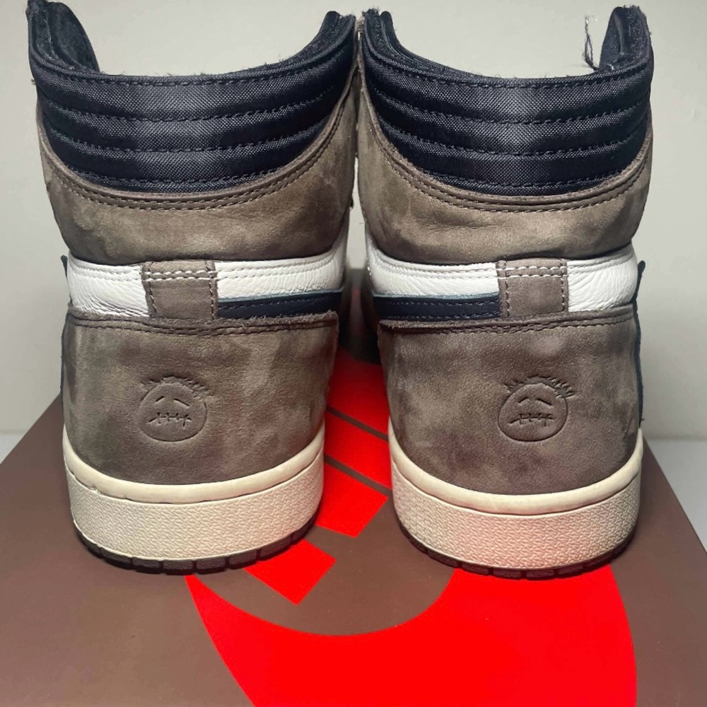 Travis Scott Jordan 1 High Authentic - image 5